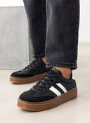Sneakers flatforms με ρίγα