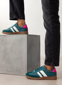 Sneakers με ρίγες Xti 143485