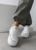 Sneakers με σχέδιο και διχρωμία