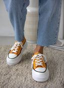 Sneakers πάνινα με ψηλή σόλα - Μουσταρδί - thefashionproject.gr - The Fashion Project