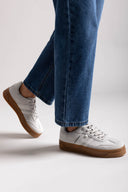 Sneakers suede με ρίγες Xti 143644