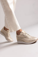 Sneakers wedges με διάτρητο σχέδιο Xti 143776 - Χρυσό - thefashionproject.gr - Xti Footwear - 23448009003