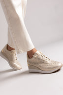 Sneakers wedges με διάτρητο σχέδιο Xti 143776