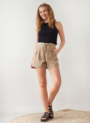 Σορτσάκι ψηλόμεσο με πιέτες Vero Moda 10209543 - Τάουπε - thefashionproject.gr - VERO MODA