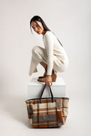 Τσάντα shopper με ύφασμα και print 